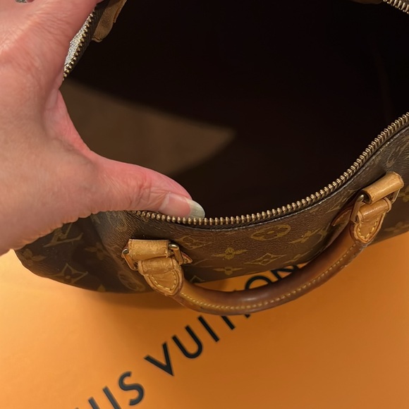 Authentic Louis Vuitton Speedy 30 monogram - Picture 12 of 16